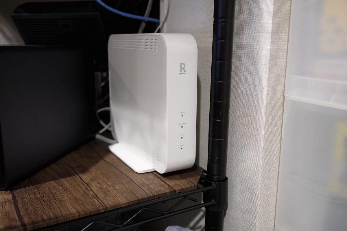 Rakuten Casa（楽天カーサ）を自宅に設置して屋内の楽天モバイル電波を改善するイメージ